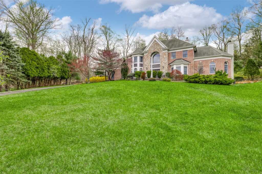 22 Golden Road, Suffern, NY 10901 - Photo 2 of 50