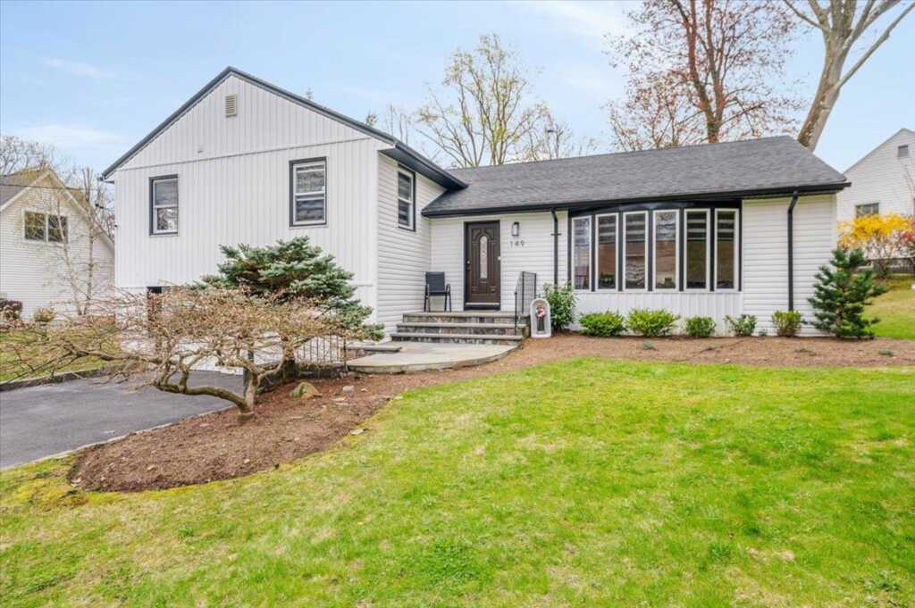 149 Hanson Lane, New Rochelle, NY 10804