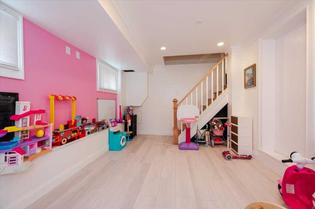 149 Hanson Lane, New Rochelle, NY 10804 - Photo 17 of 33