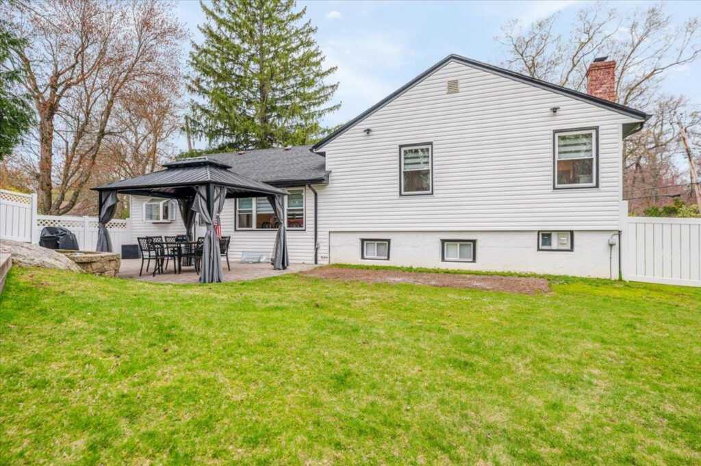 149 Hanson Lane, New Rochelle, NY 10804 - Photo 25 of 33