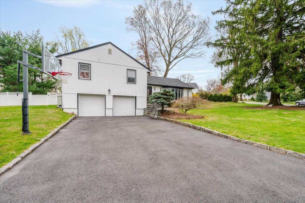 149 Hanson Lane, New Rochelle, NY 10804 - Photo 26 of 33