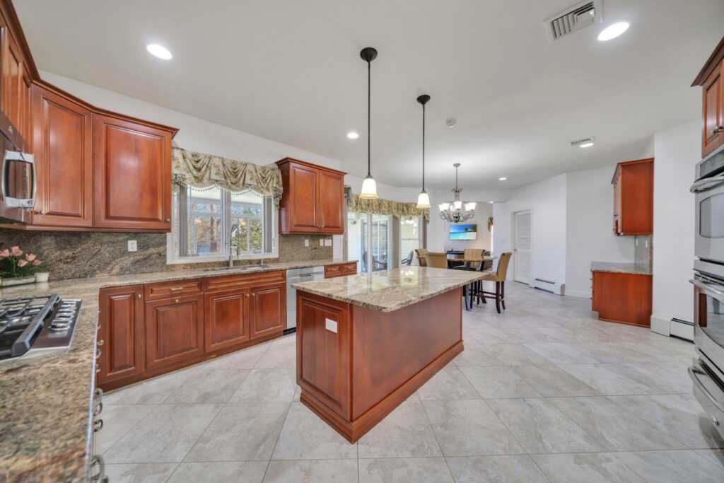 25 Charnwood Drive, Suffern, NY 10901 - Photo 13 of 44
