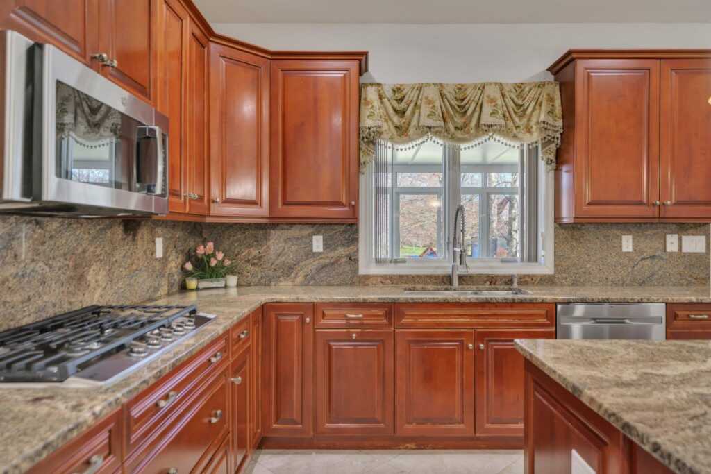 25 Charnwood Drive, Suffern, NY 10901 - Photo 15 of 44