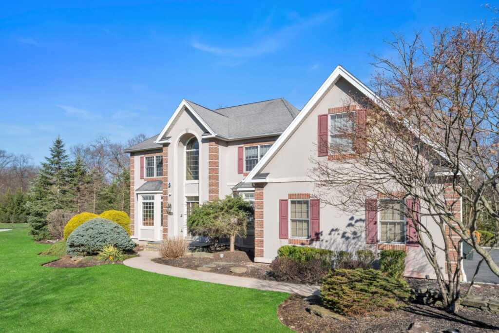 25 Charnwood Drive, Suffern, NY 10901 - Photo 2 of 44