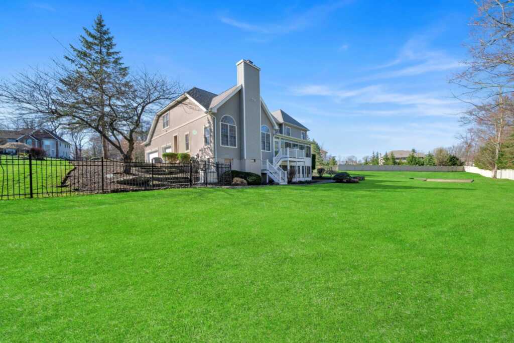 25 Charnwood Drive, Suffern, NY 10901 - Photo 3 of 44