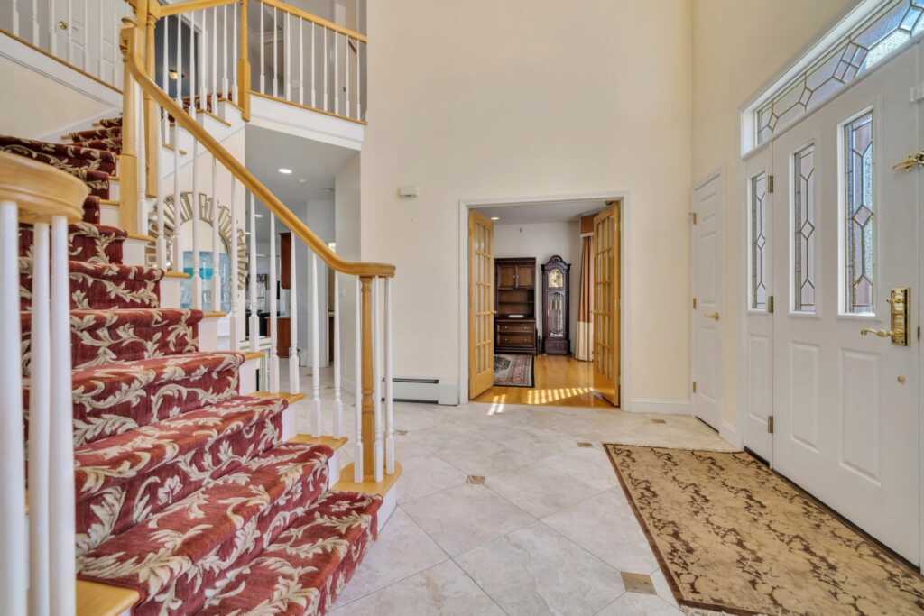 25 Charnwood Drive, Suffern, NY 10901 - Photo 4 of 44