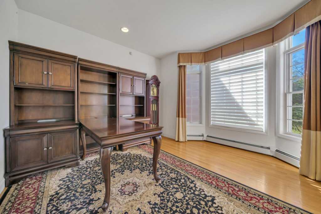 25 Charnwood Drive, Suffern, NY 10901 - Photo 8 of 44
