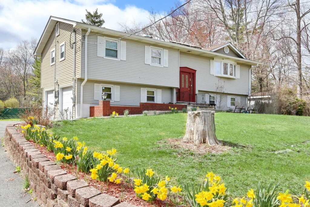 1 Burda Place, New City, NY 10956