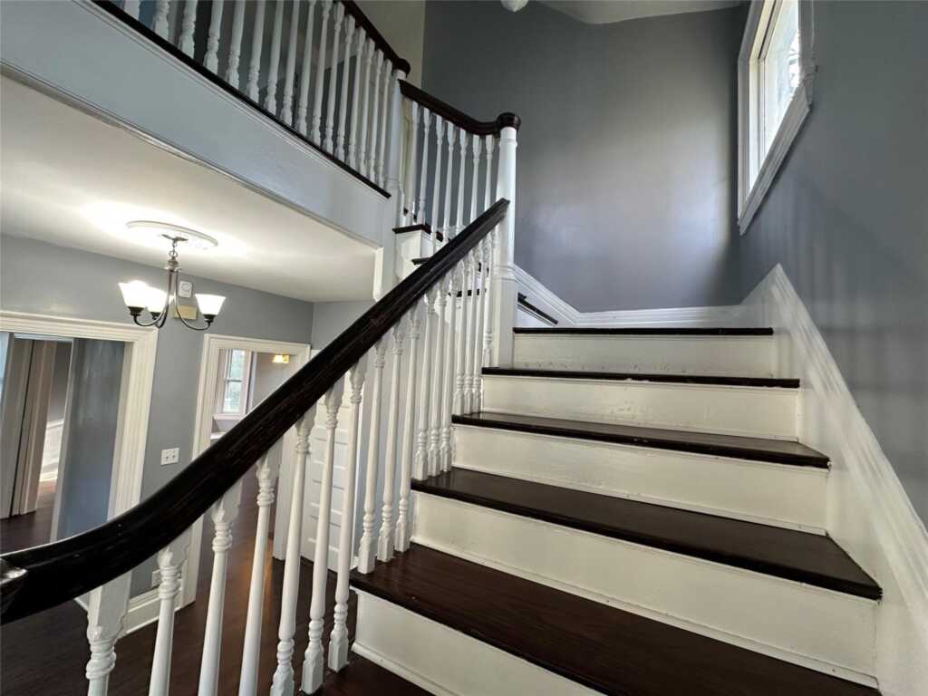 8 The Serpentine, New Rochelle, NY 10801 - Photo 12 of 30