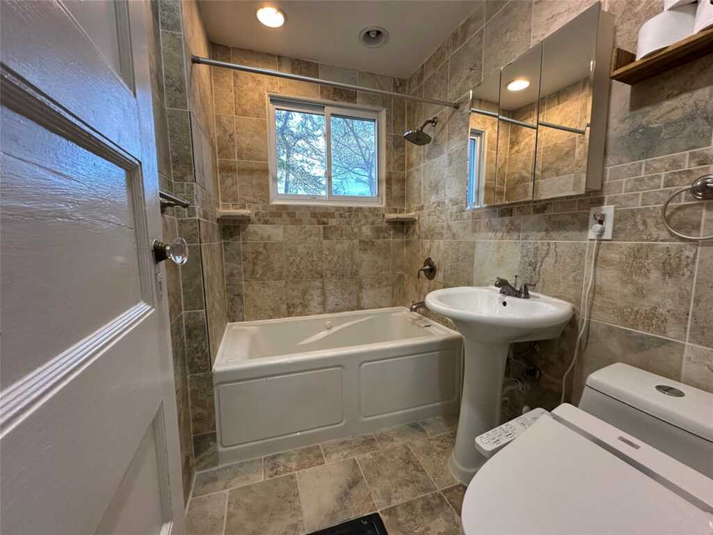 8 The Serpentine, New Rochelle, NY 10801 - Photo 13 of 30