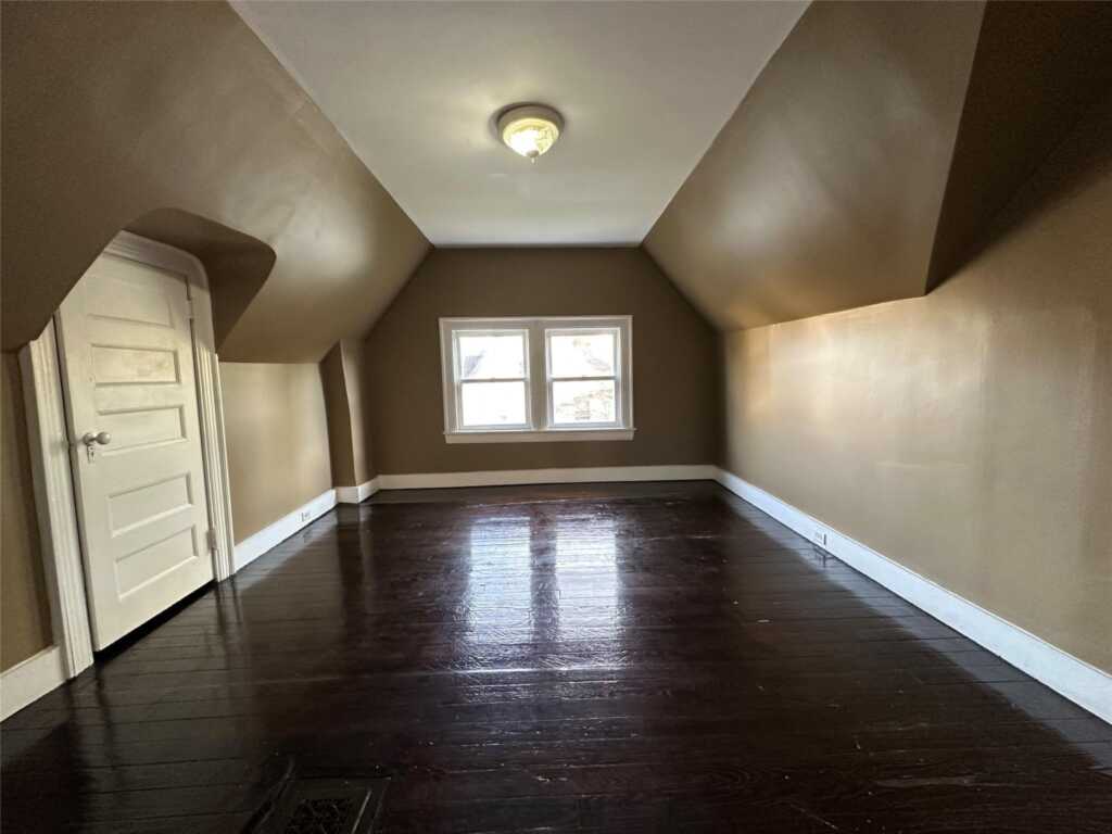 8 The Serpentine, New Rochelle, NY 10801 - Photo 21 of 30