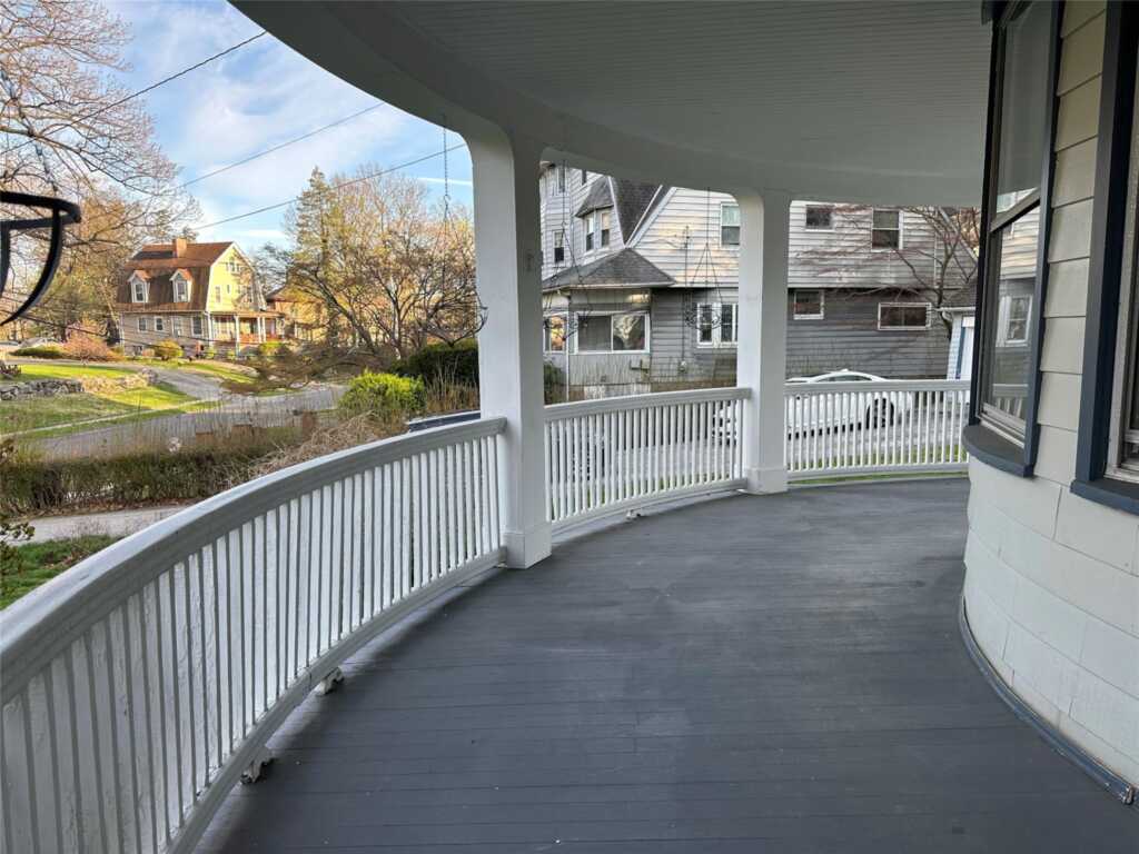 8 The Serpentine, New Rochelle, NY 10801 - Photo 24 of 30