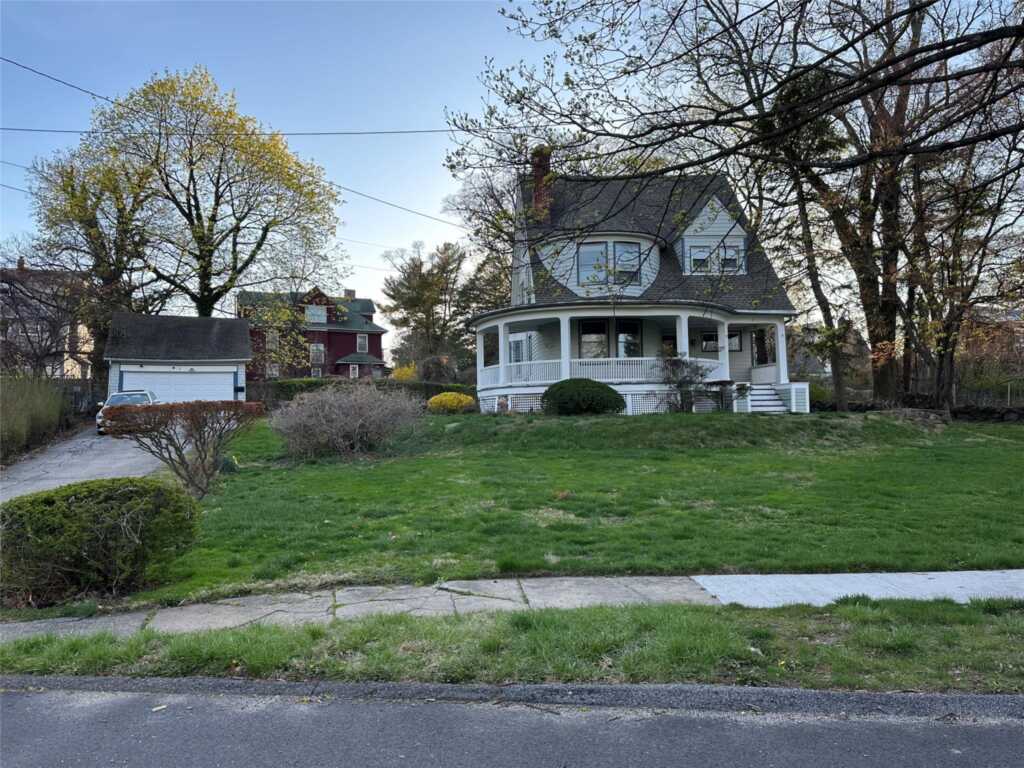8 The Serpentine, New Rochelle, NY 10801 - Photo 28 of 30