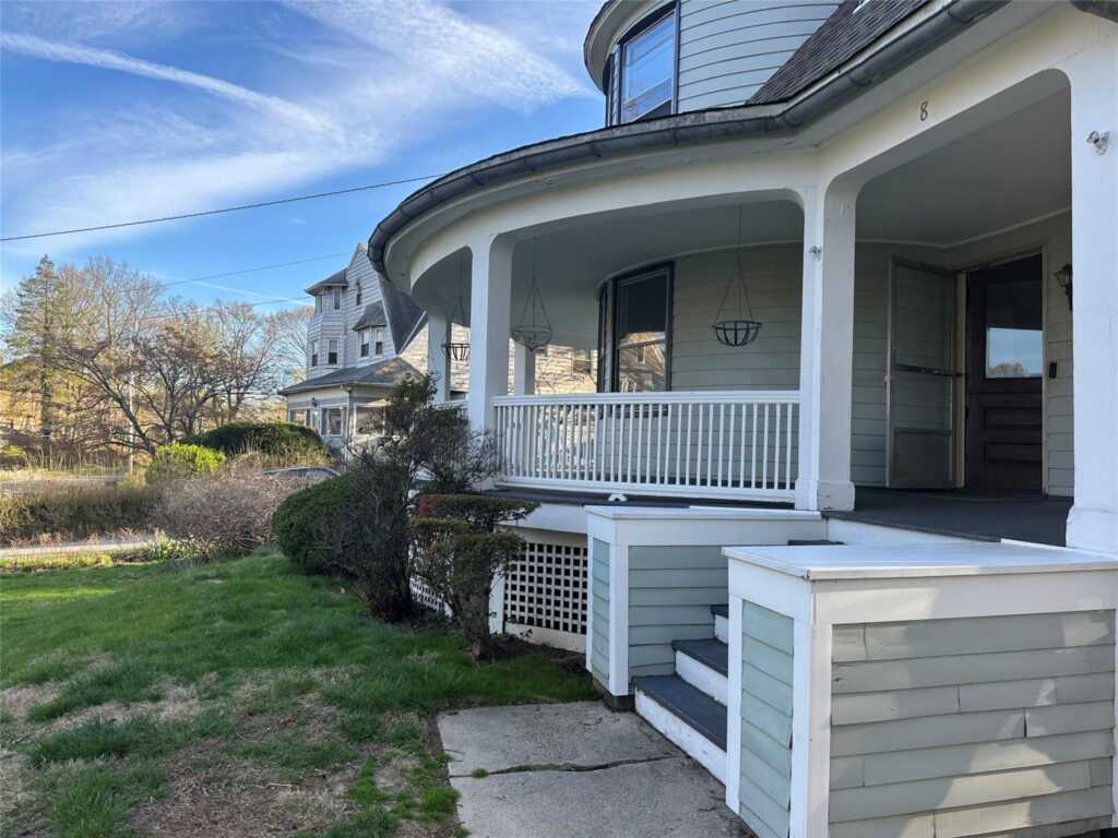 8 The Serpentine, New Rochelle, NY 10801 - Photo 4 of 30