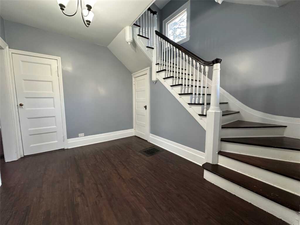 8 The Serpentine, New Rochelle, NY 10801 - Photo 5 of 30