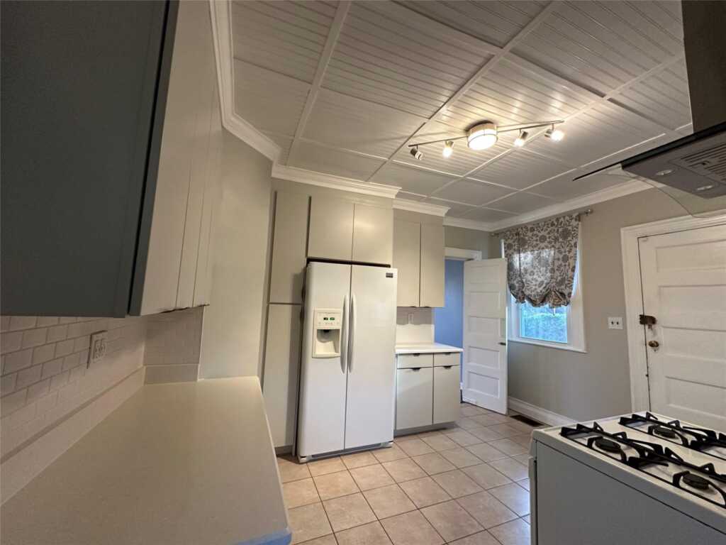8 The Serpentine, New Rochelle, NY 10801 - Photo 9 of 30
