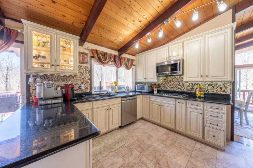 810 Haverstraw Road, Suffern, NY 10901 - Photo 11 of 43