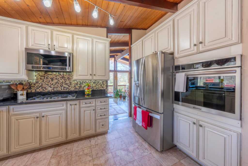 810 Haverstraw Road, Suffern, NY 10901 - Photo 12 of 43