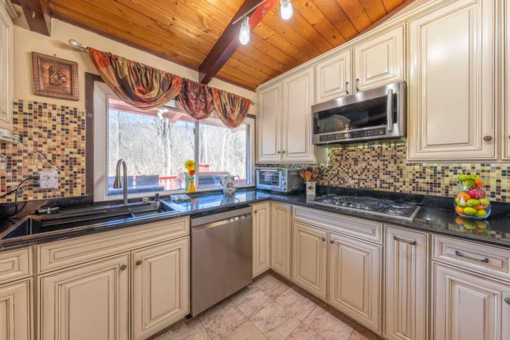 810 Haverstraw Road, Suffern, NY 10901 - Photo 13 of 43
