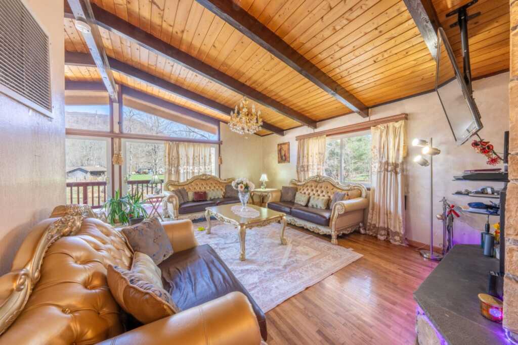 810 Haverstraw Road, Suffern, NY 10901 - Photo 4 of 43