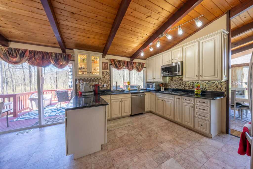 810 Haverstraw Road, Suffern, NY 10901 - Photo 8 of 43