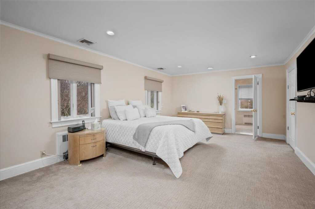 10 Byworth Road, New Rochelle, NY 10804 - Photo 12 of 37