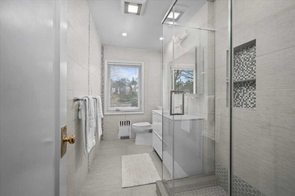 10 Byworth Road, New Rochelle, NY 10804 - Photo 16 of 37
