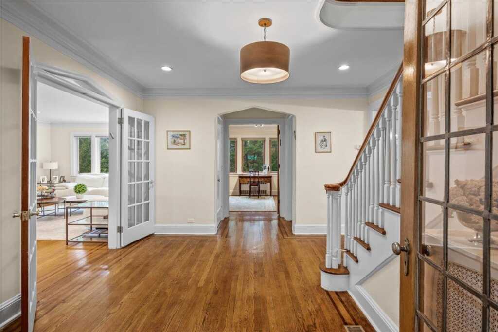 10 Byworth Road, New Rochelle, NY 10804 - Photo 3 of 37