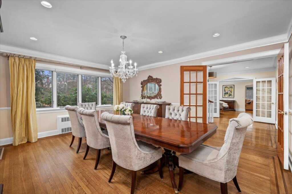 10 Byworth Road, New Rochelle, NY 10804 - Photo 5 of 37