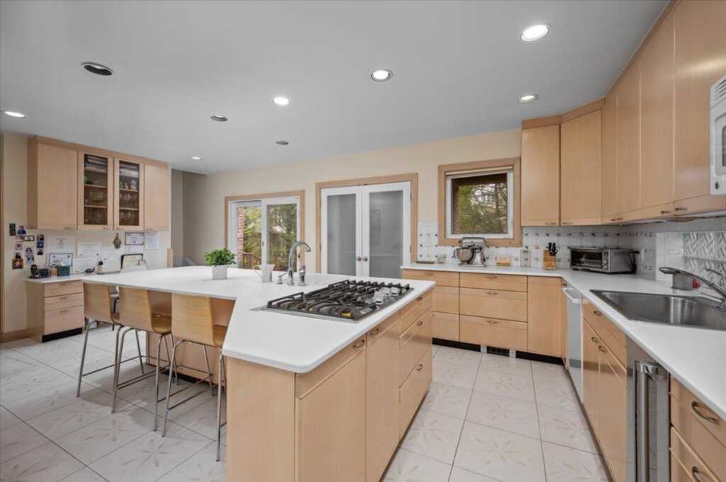 10 Byworth Road, New Rochelle, NY 10804 - Photo 6 of 37