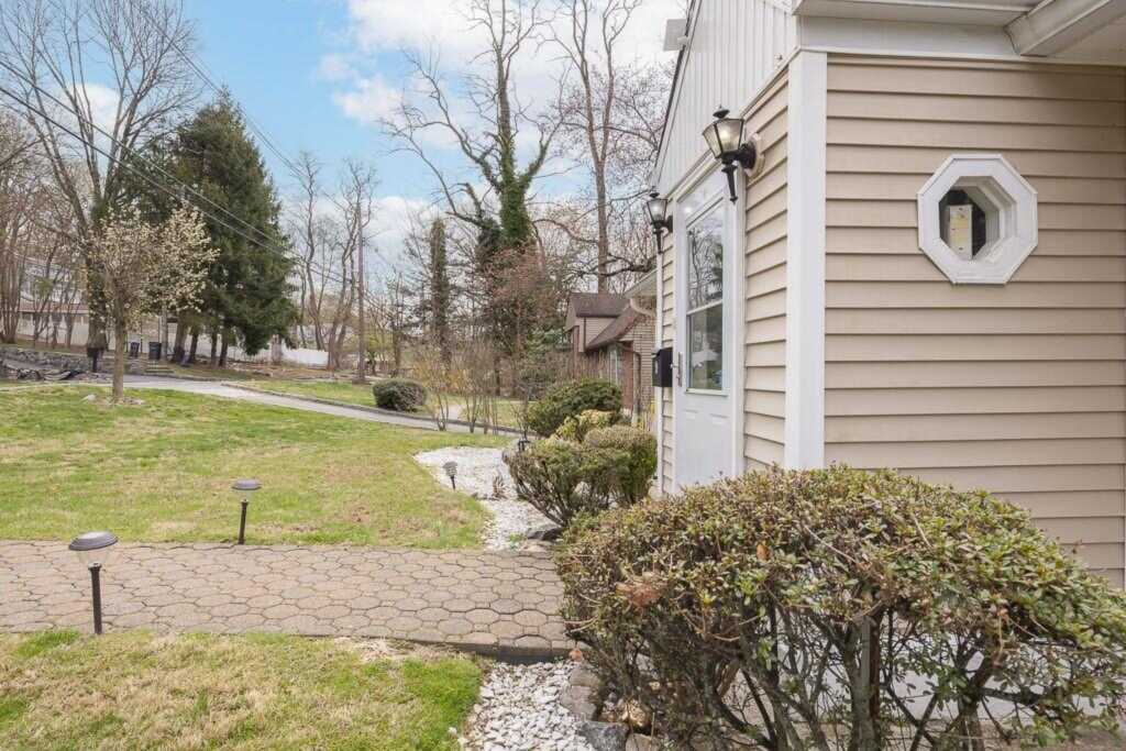 9 Durham Road, White Plains, NY 10607 - Photo 11 of 29