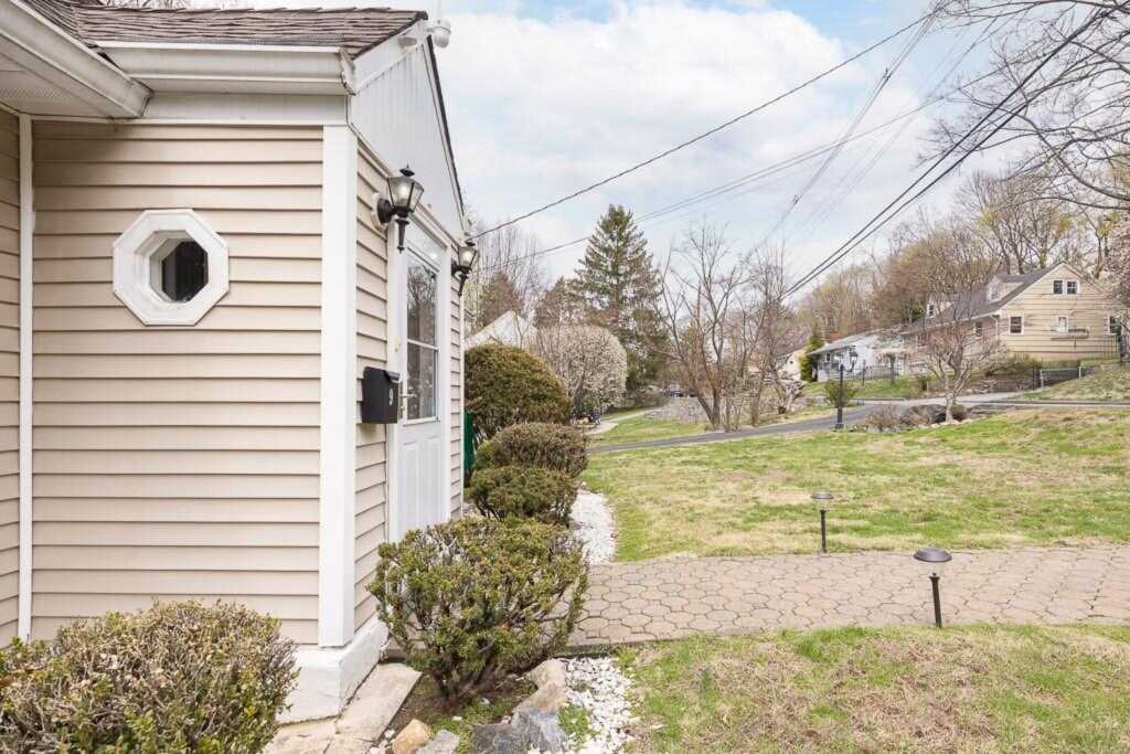 9 Durham Road, White Plains, NY 10607 - Photo 12 of 29