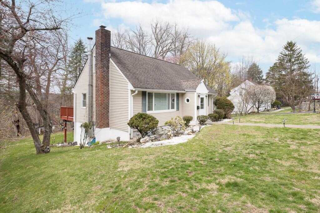 9 Durham Road, White Plains, NY 10607 - Photo 2 of 29