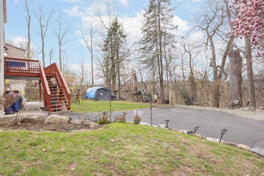9 Durham Road, White Plains, NY 10607 - Photo 8 of 29