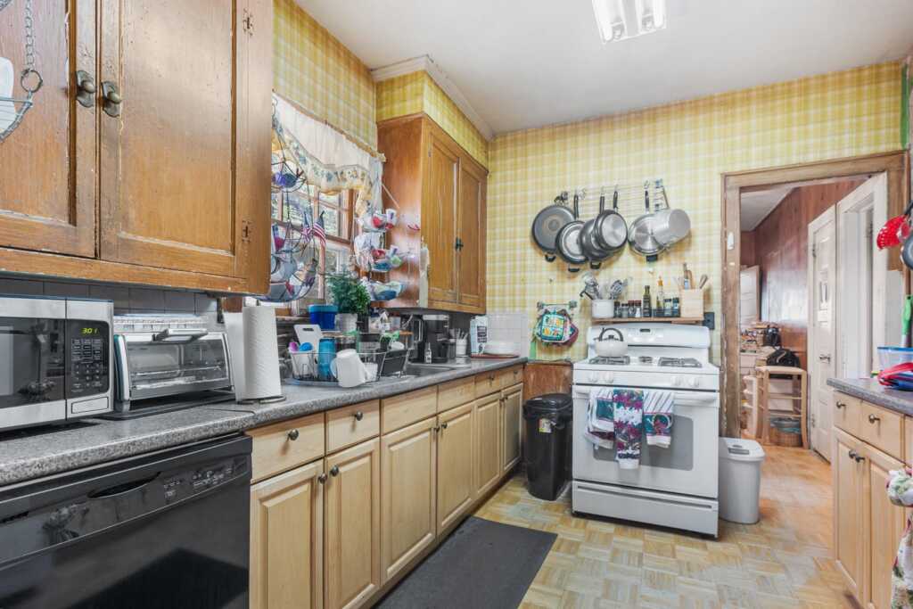 36A Ridgeview Avenue, White Plains, NY 10606 - Photo 8 of 23