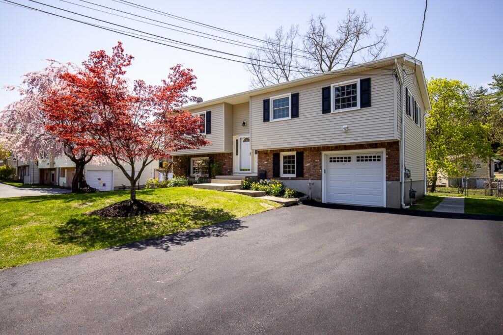 8 Jackson Drive, Stony Point, NY 10980 - Photo 2 of 33