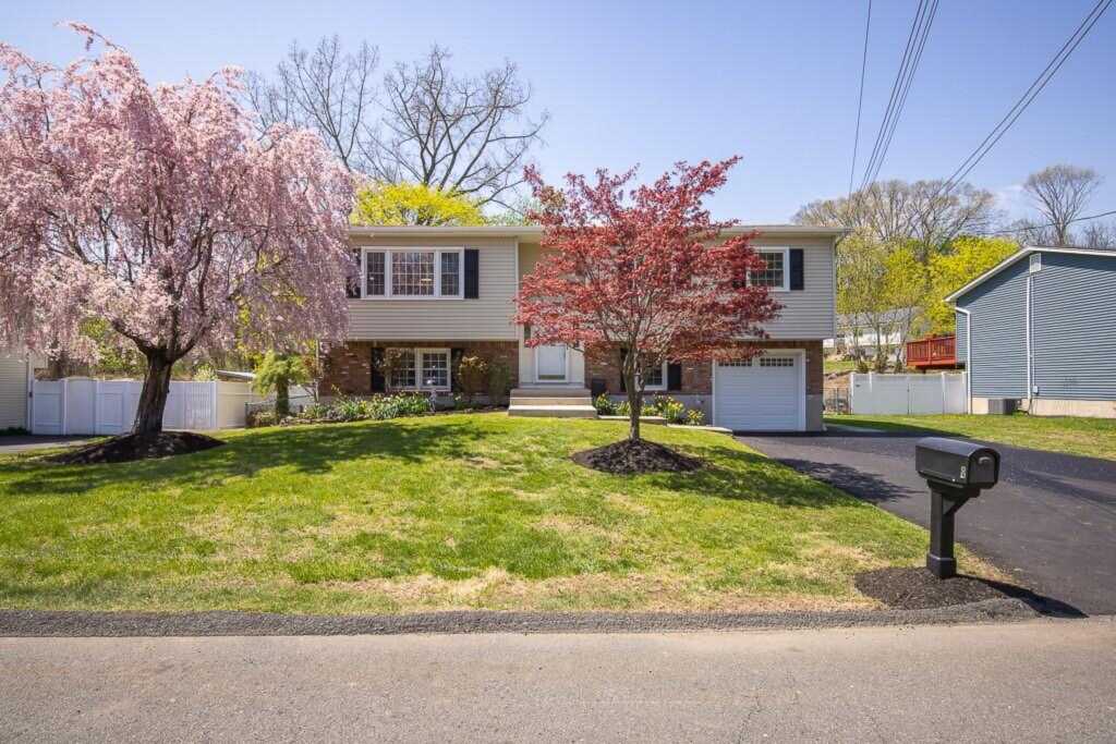8 Jackson Drive, Stony Point, NY 10980 - Photo 4 of 33
