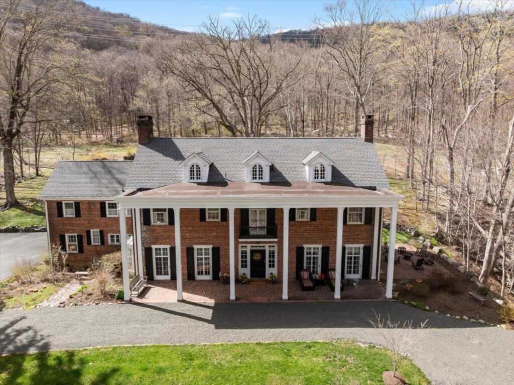928 Haverstraw Road, Suffern, NY 10901 - Photo 2 of 39