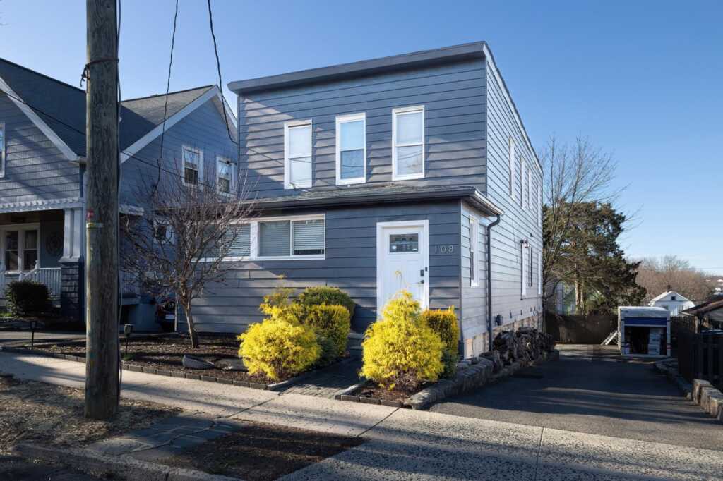108 Wayne Avenue, White Plains, NY 10606 - Photo 2 of 41