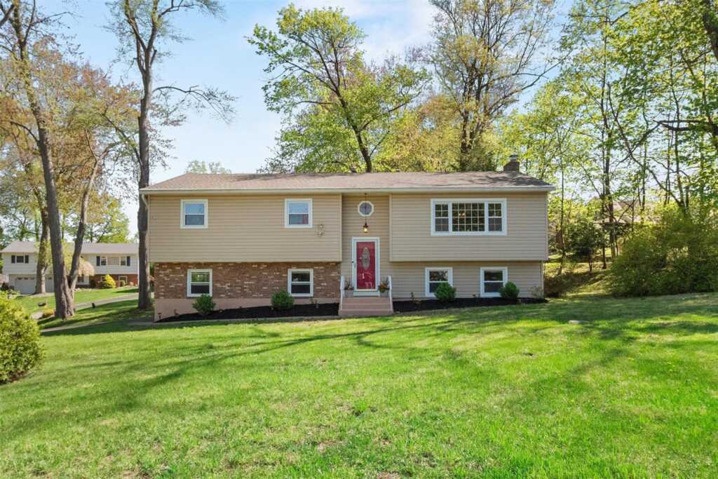 2 Candlewood Court, New City, NY 10956