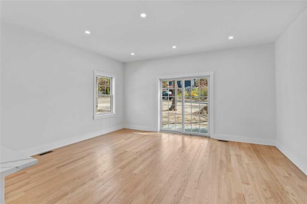 561 King Street, Rye, NY 10573 - Photo 4 of 33