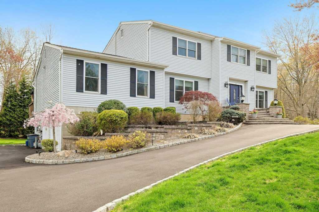 19 White Birch Court, New City, NY 10956