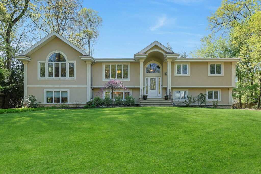 16 Old Brick Road, New City, NY 10956
