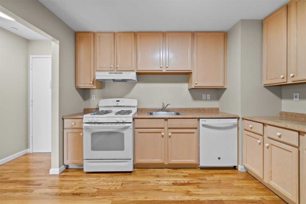 10-12 Chestnut Street, Unit #207A, Suffern, NY 10901 - Photo 8 of 28
