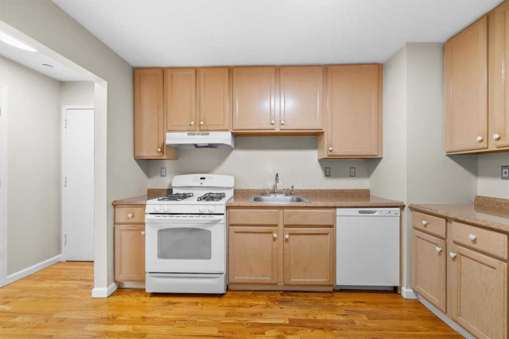 10-12 Chestnut Street, Unit #206A, Suffern, NY 10901 - Photo 8 of 30