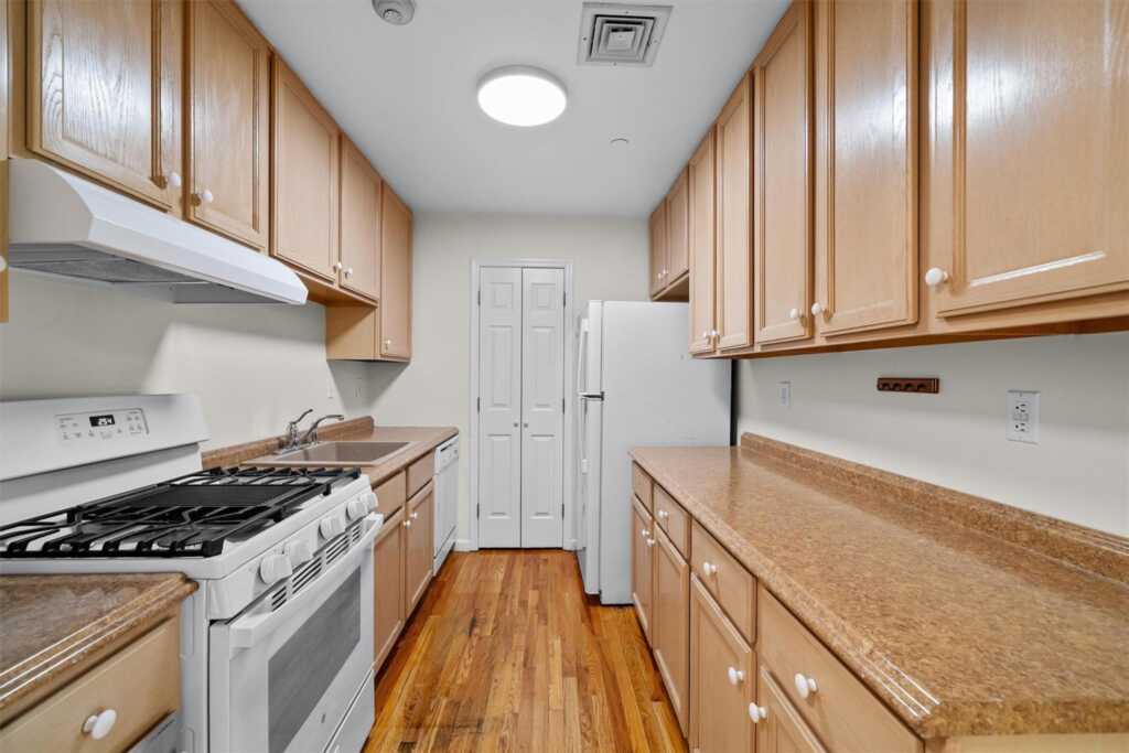 10-12 Chestnut Street, Unit #304B, Suffern, NY 10901 - Photo 5 of 37