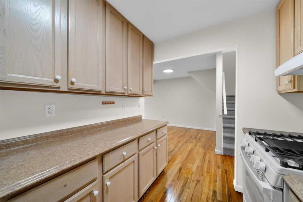 10-12 Chestnut Street, Unit #304B, Suffern, NY 10901 - Photo 6 of 37
