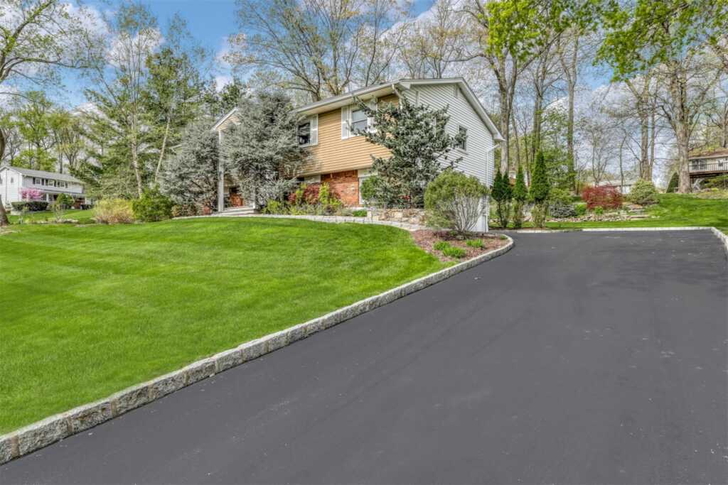 19 Strathmore Drive, New City, NY 10956 - Photo 2 of 22