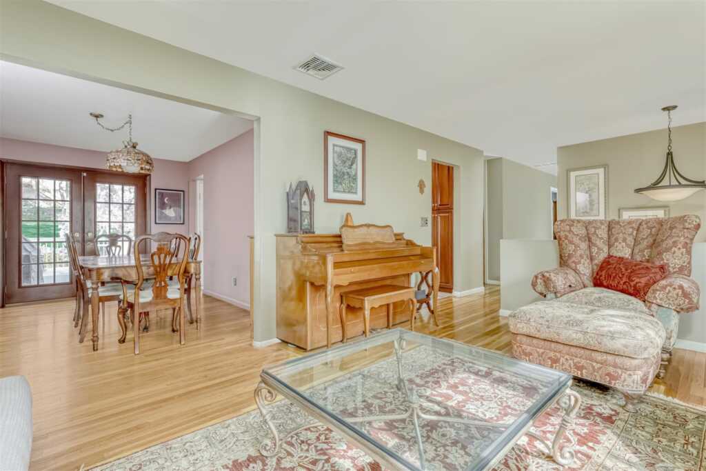 19 Strathmore Drive, New City, NY 10956 - Photo 5 of 22