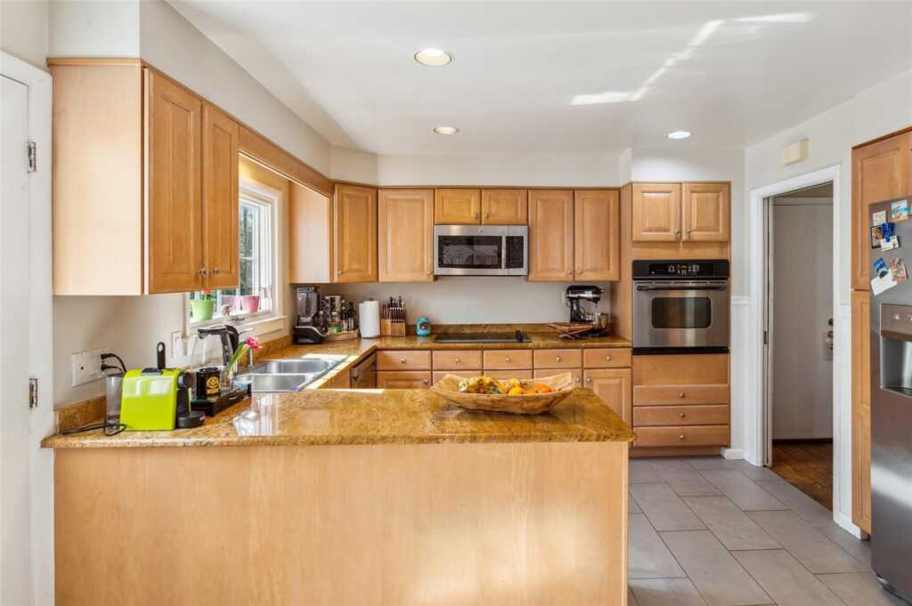 25 Chester Drive, Rye, NY 10580 - Photo 12 of 30
